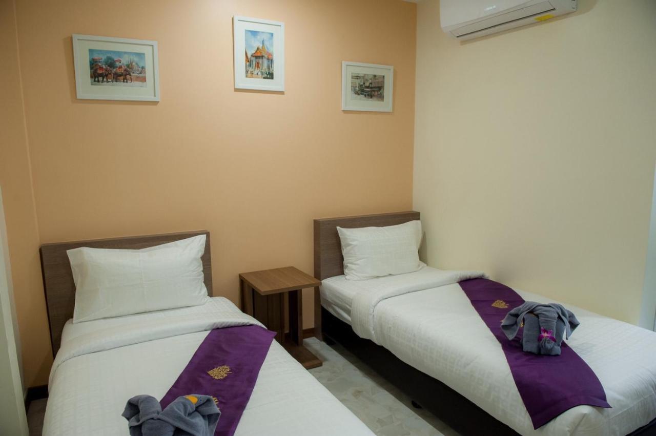 The Moon Night Hotel Bangkok Exterior photo