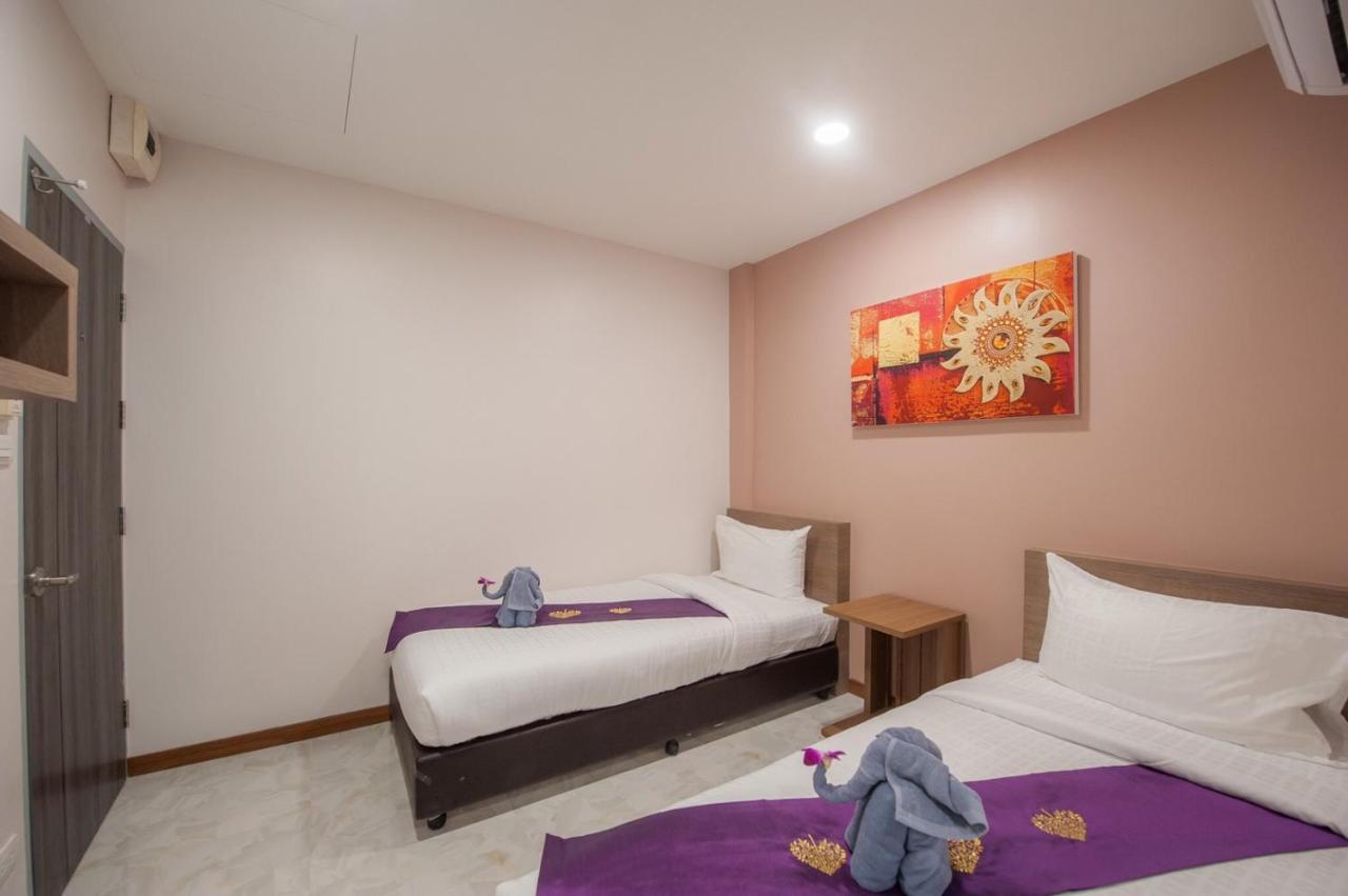 The Moon Night Hotel Bangkok Exterior photo