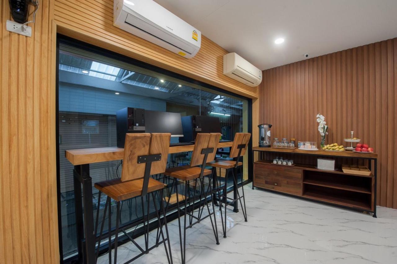 The Moon Night Hotel Bangkok Exterior photo
